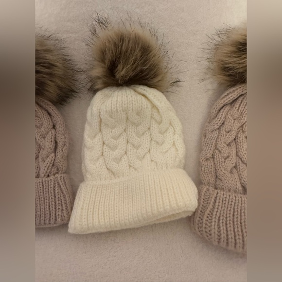 POM POM WINTER HAT NWOT - Picture 8 of 11